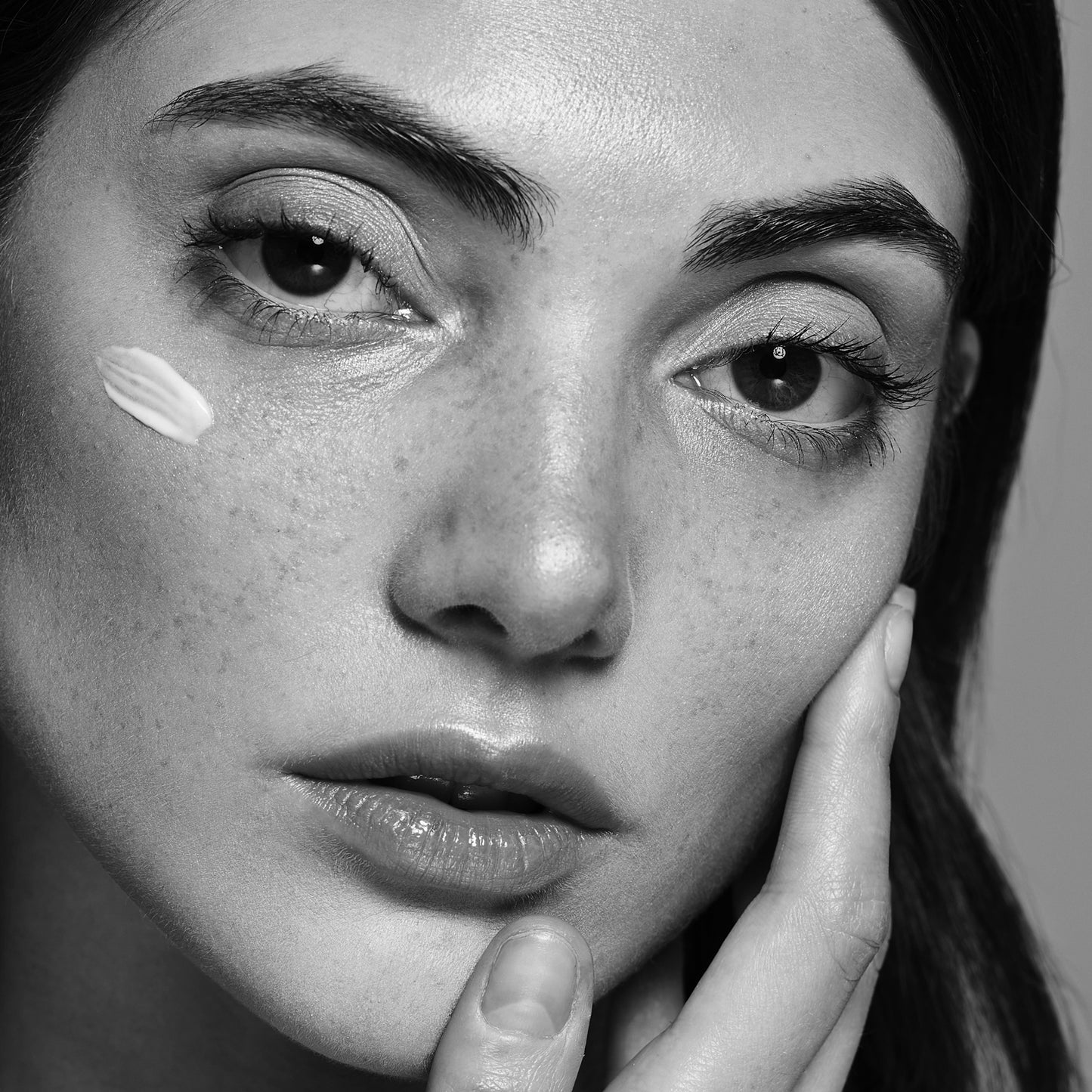 serum tegen hyperpigmentatie, antioxidant serum, anti-aging serum, huidverjonging, collageenboost, hyaluronzuur serum, acne verminderen, uv-bescherming huid, oxidatieve stress, ILLUMintense serum, Active Glow skincare