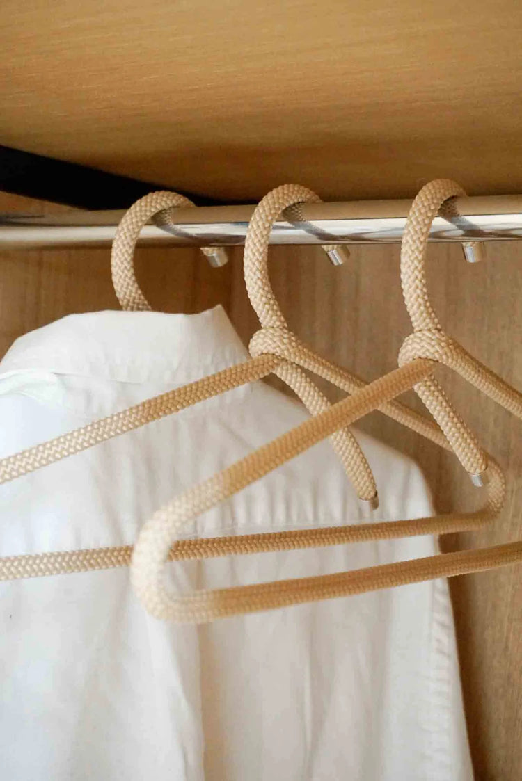 Luxe stalen hanger met textiel, krasvrij en anti-slip
Premium kledinghanger, duurzaam design uit Berlijn
Sterke hanger met stalen kern, ideaal voor zware jassen
Set anti-slip hangers, roestvrij en zacht voor stoffen
Minimalistisch hanger design van staal en PP touw